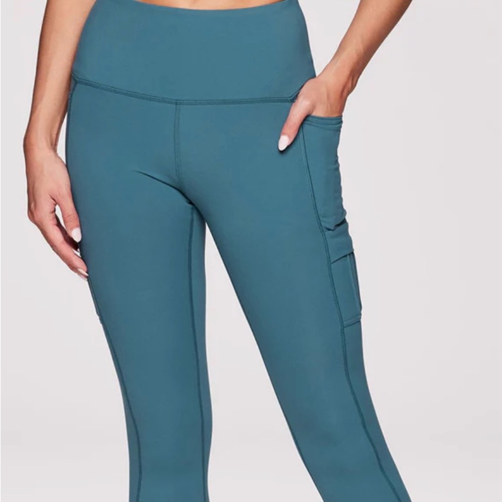 NWT Avalanche Laurel Ultra Soft Cargo Legging